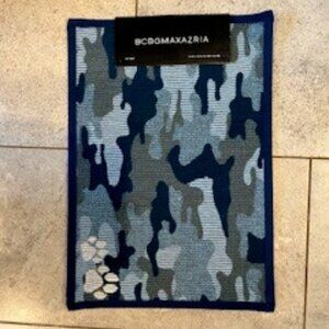 (NWT) BCBGMAXAZRIA Camo w/ Paw Prints Pet Mat